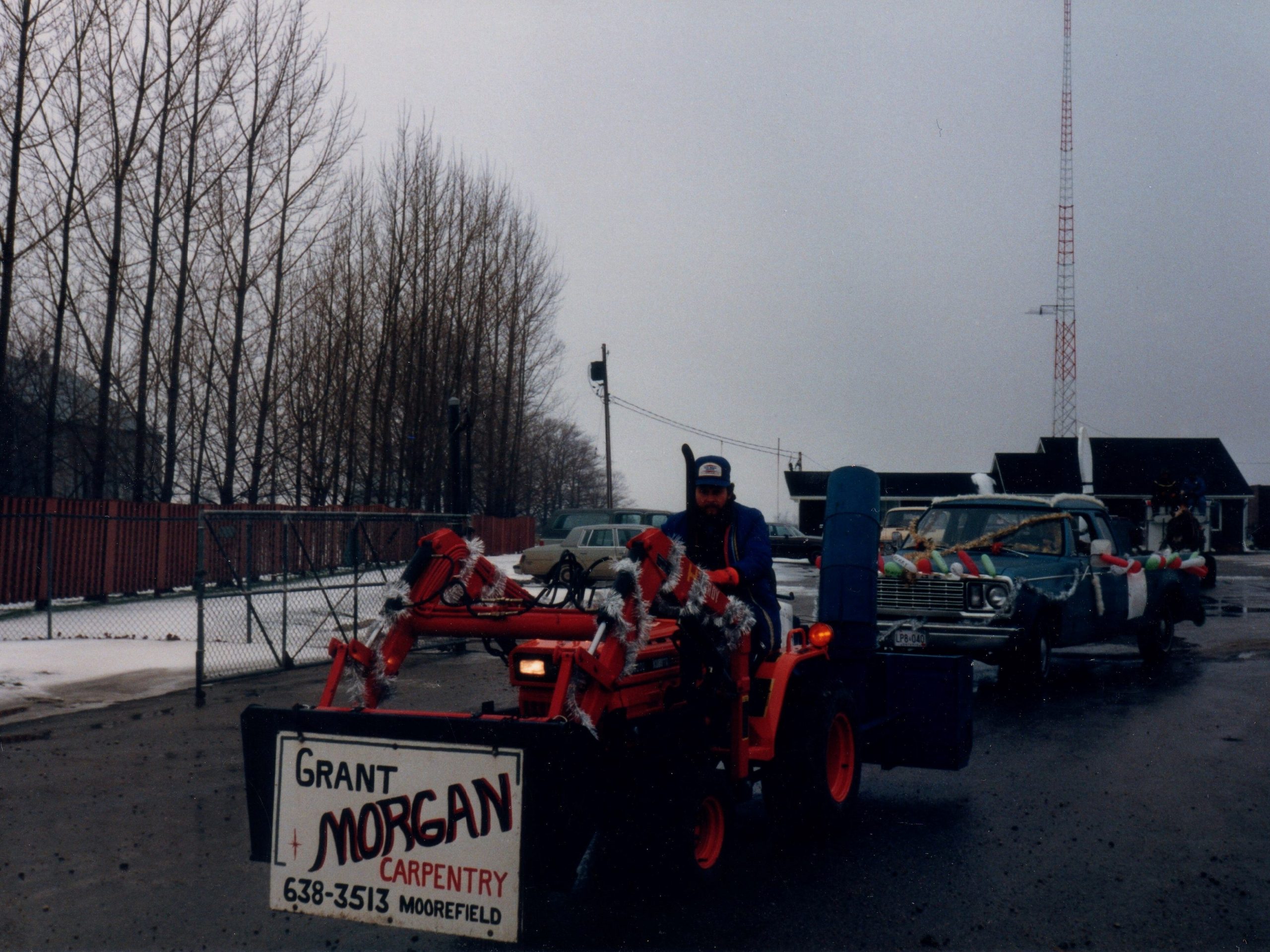 1985-Santa-Claus-Parade-Grant-Morgan-Carpentry-1