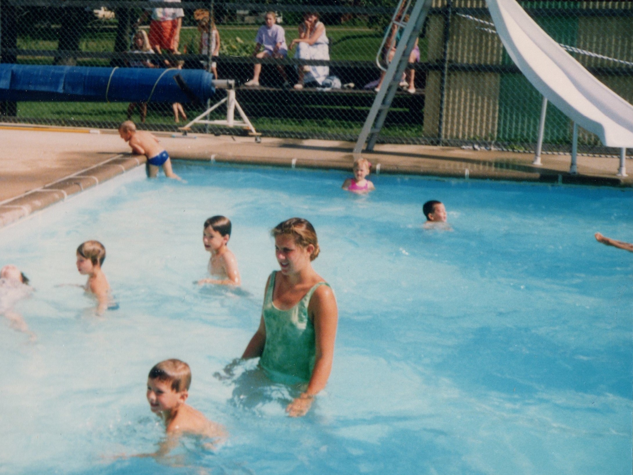1990 Swimming lessons - the beginners